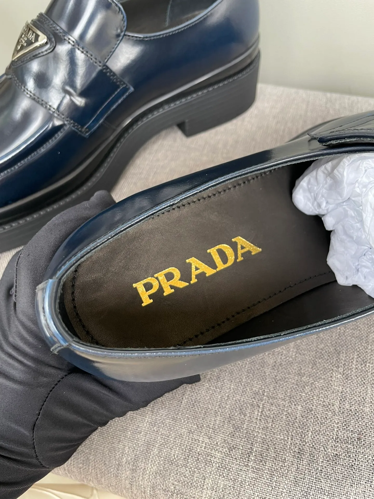 Men's shoes 💰860 hot recommendation ✨PRADA Prada's top purchasing quality imported upper with color-brushed open edge beads carved toe design cowhide lining private molded TPU outsole non-slip, wear-resistant and elastic fashionable and versatile burgundy black blue 39-44 in stock (38, 45 customized replacement)